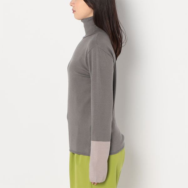 バイカラータートルネックニット
