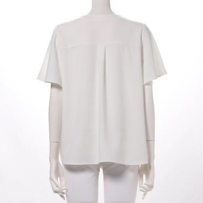 ゴールドバーボタン前開きVネックブラウス