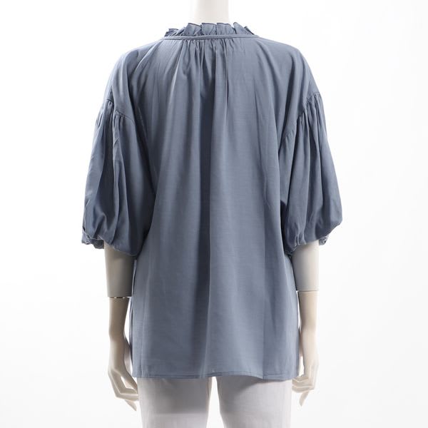 フリルネックブラウス