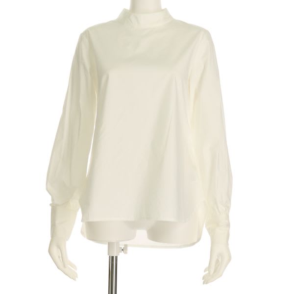 シンプルデザインブラウス