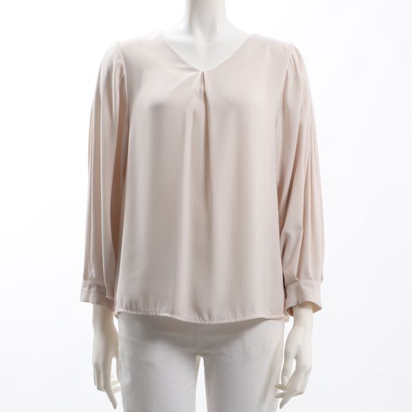 タック付きブラウス