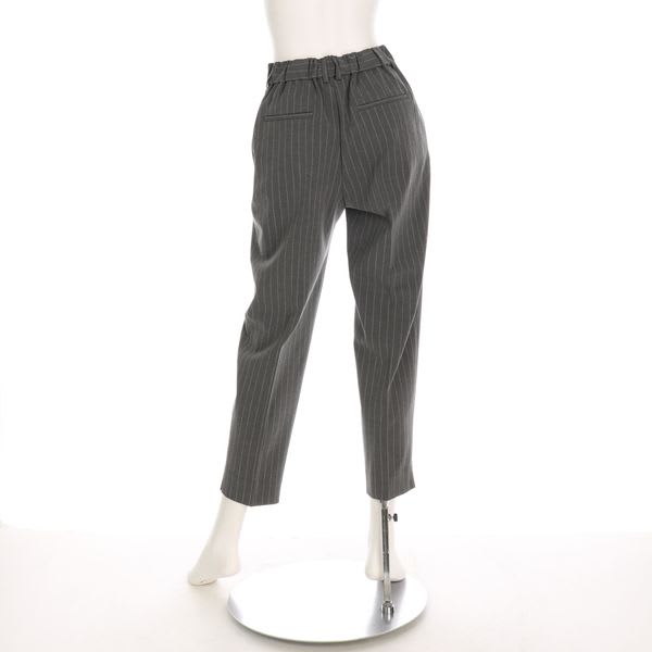 タック入りテーパードパンツ