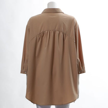 バックテールブラウス