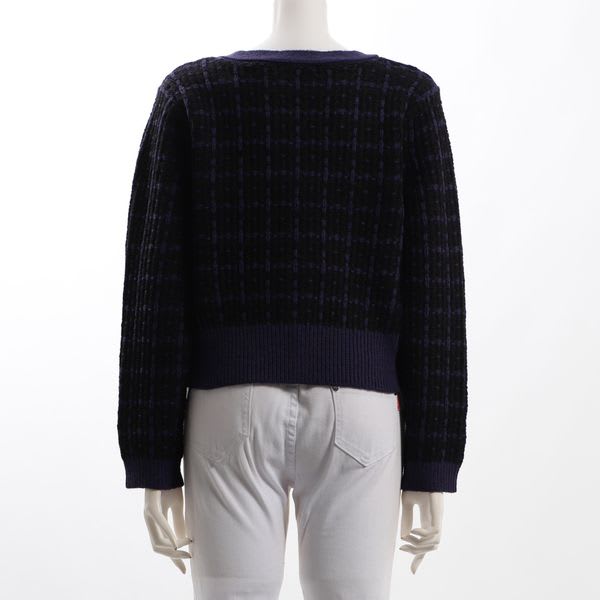 ゴールドボタンアクセントVネックカーディガン