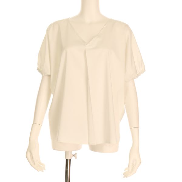 ギャザースリーブVネックブラウス