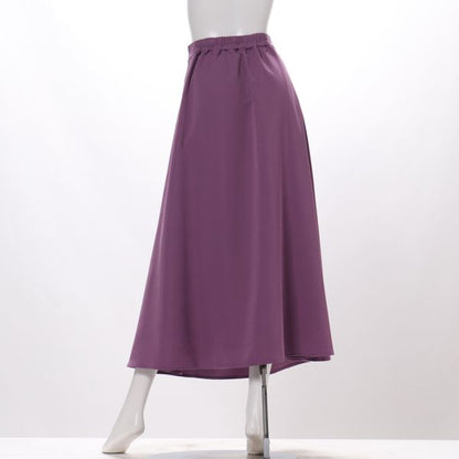 光沢感のあるシンプルデザインフレアスカート