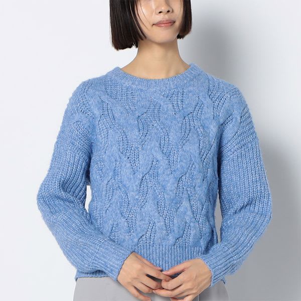 透かし編みケーブルニット