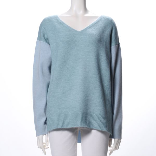 サイドスリットVネックニット