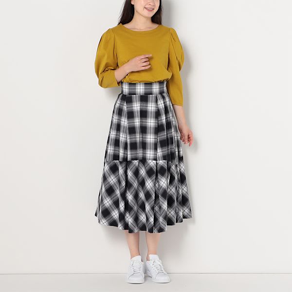 チェック柄タックフレアスカート