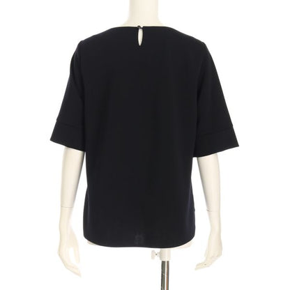 メタルパーツ付き高収縮ポリエステルブラウス