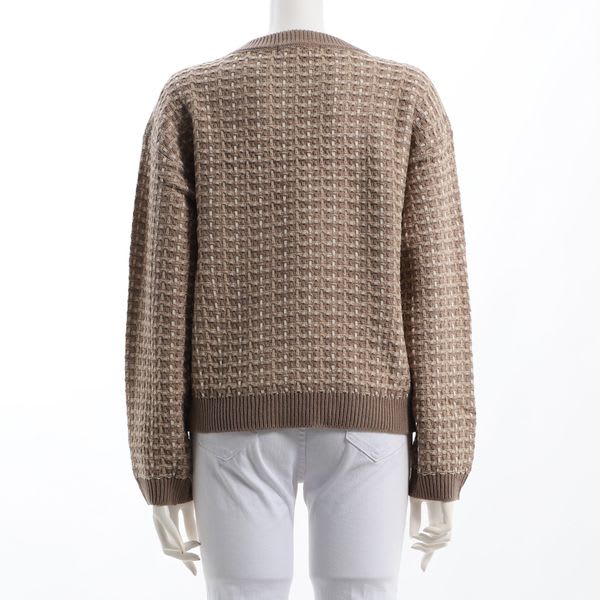 ドロップショルダーのツイードニット