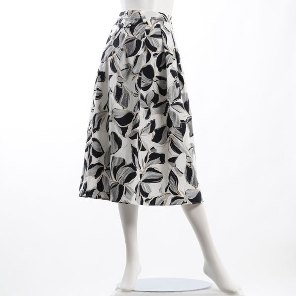 タイプライター大花プリントタックフレアスカート