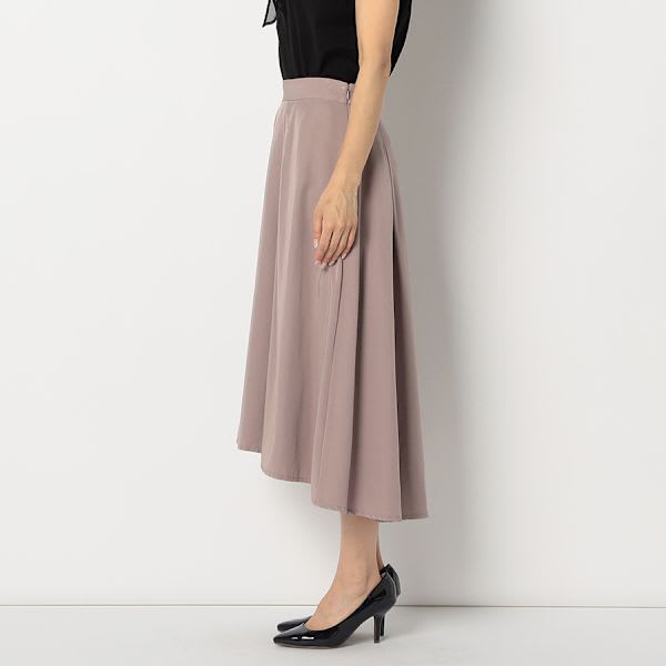タック入りフレアスカート