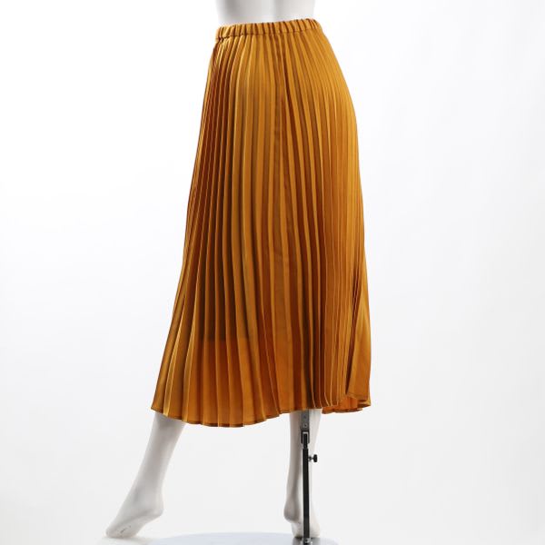 光沢素材プリーツスカート