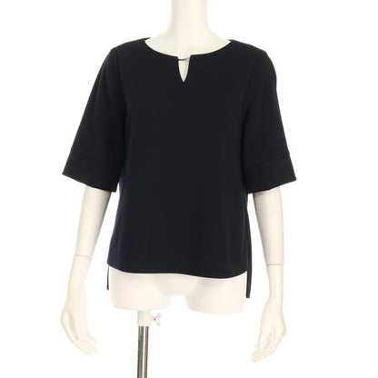 メタルパーツ付き高収縮ポリエステルブラウス