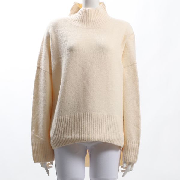 ルースシルエットハイネックニット