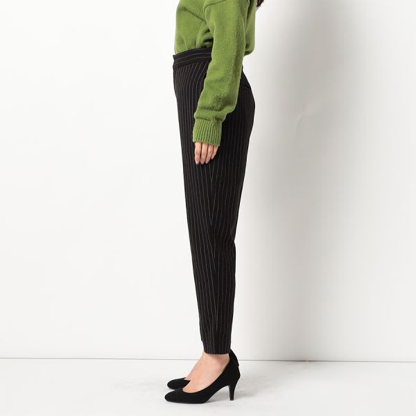ストライプ柄テーパードパンツ