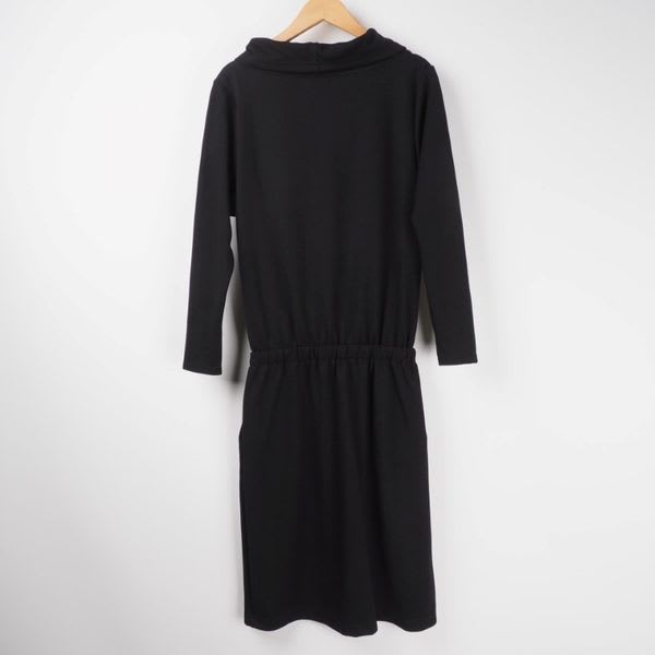 ドレープ胸元ワンピース