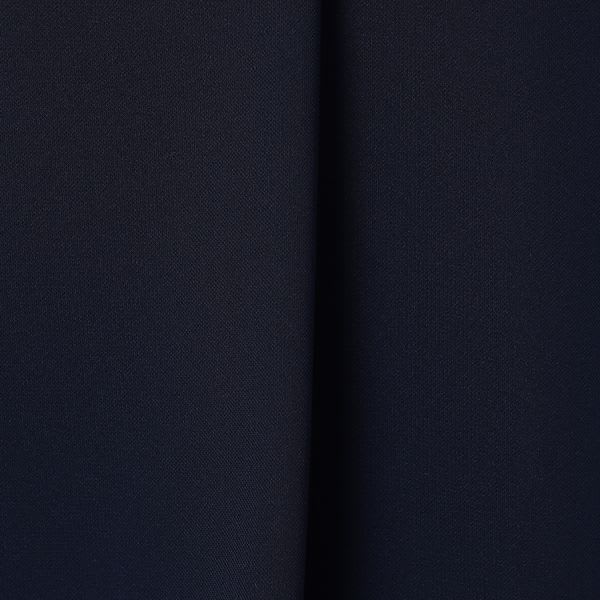 V字ネックラインブラウス