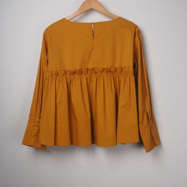 ギャザーフリルフレアブラウス