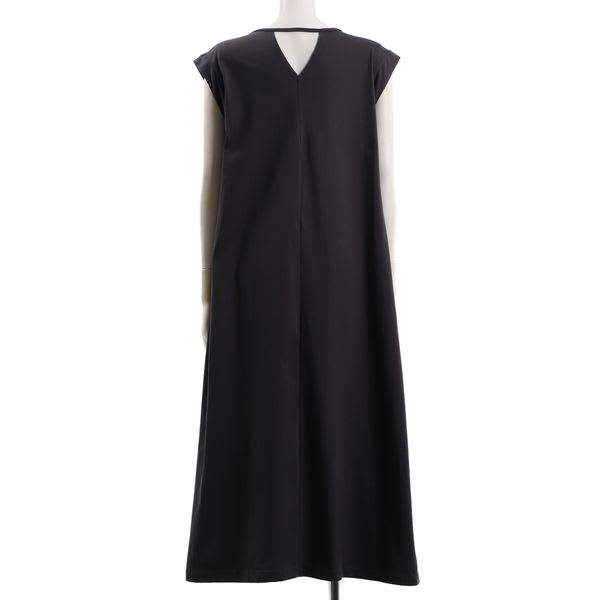 ラウンドネックAラインワンピース