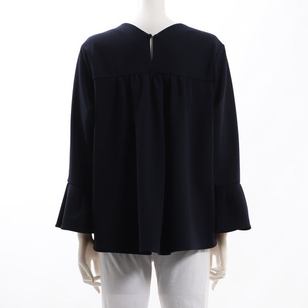 パールボタンアシンメトリーブラウス