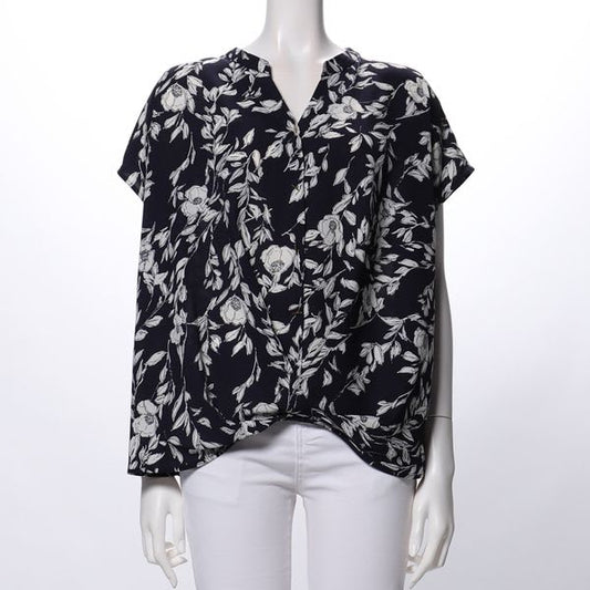 裾タック入りフラワープリントブラウス