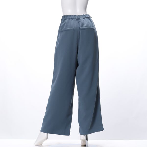 タック入りワイドパンツ