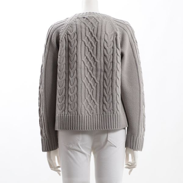 クルーネックケーブル編みニット