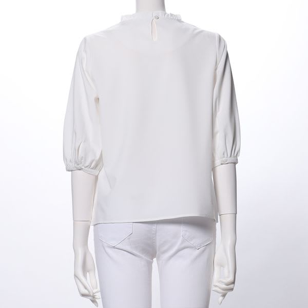 フリルネックブラウス