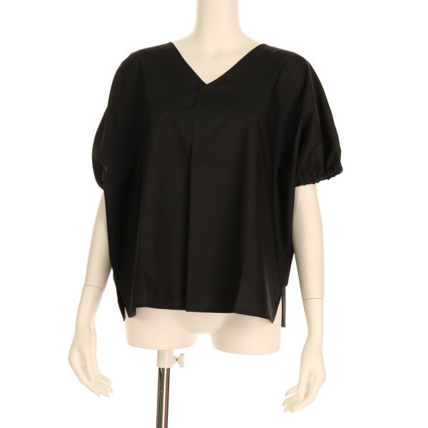 ギャザースリーブVネックブラウス