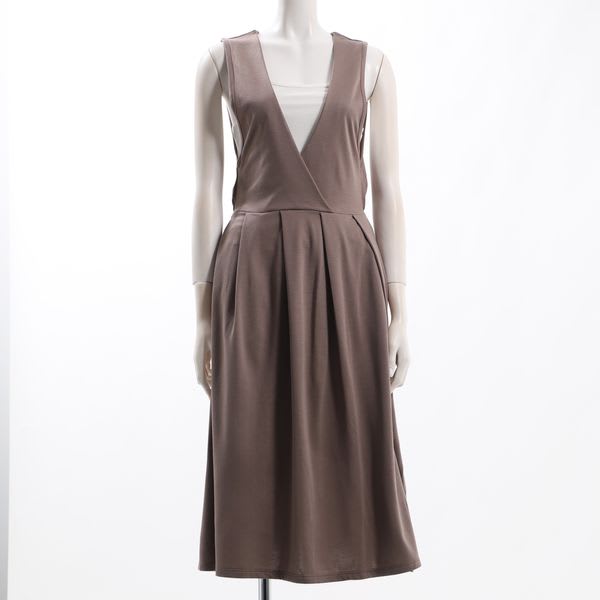 タック入りVネックジャンパースカート