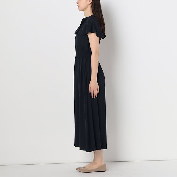 ビッグフリルオープンフロントネックワンピース