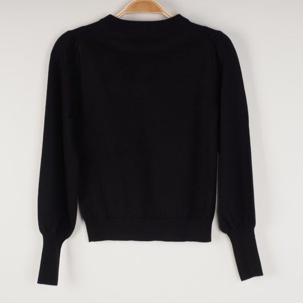 Vネックリブニット