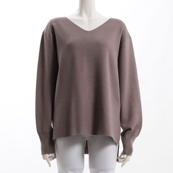 バックテールデザインVネックニット