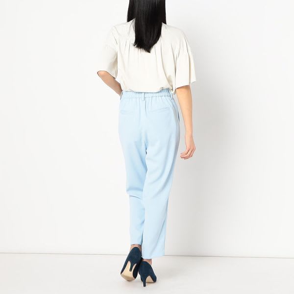 美脚タックテーパードパンツ