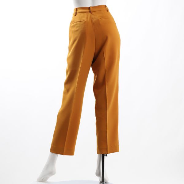 タック入りテーパードパンツ