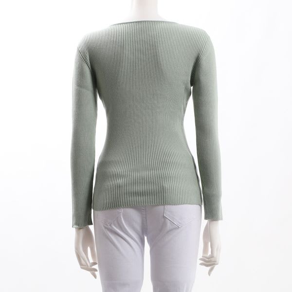 ネックラインデザインリブニット