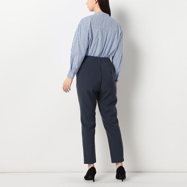 シンプルデザインテーパードパンツ