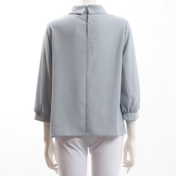 ボウタイ風ブラウス