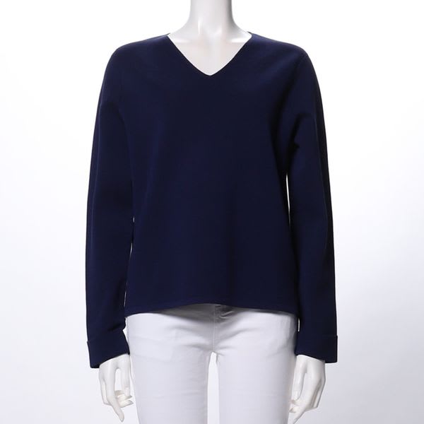 サイドスリット入りVネックニット