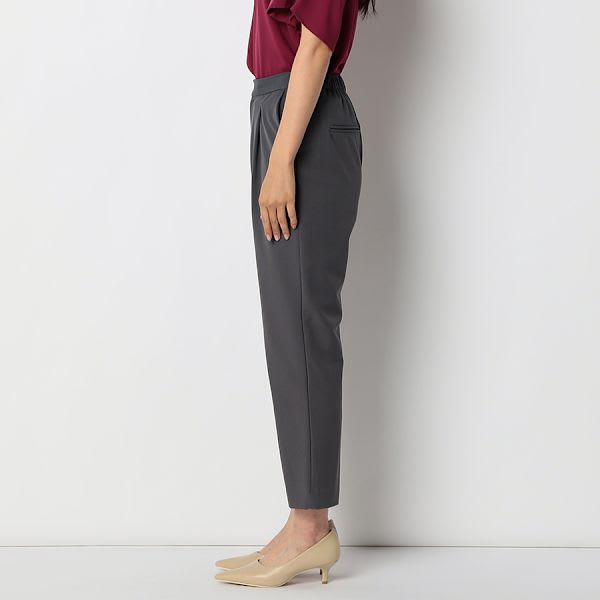 タックテーパードパンツ