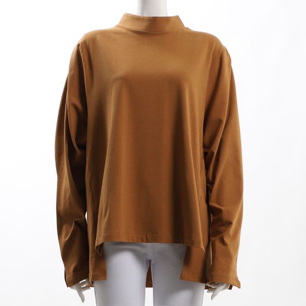 バックボタン付きスリットカットソー