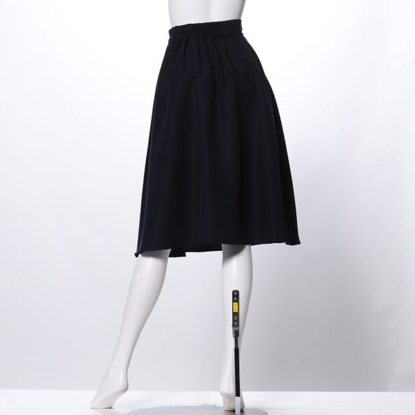 光沢感フレアスカート