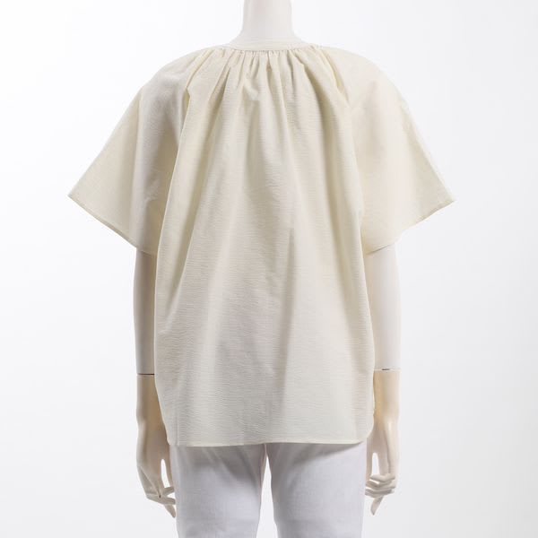 オープンフロントネックブラウス