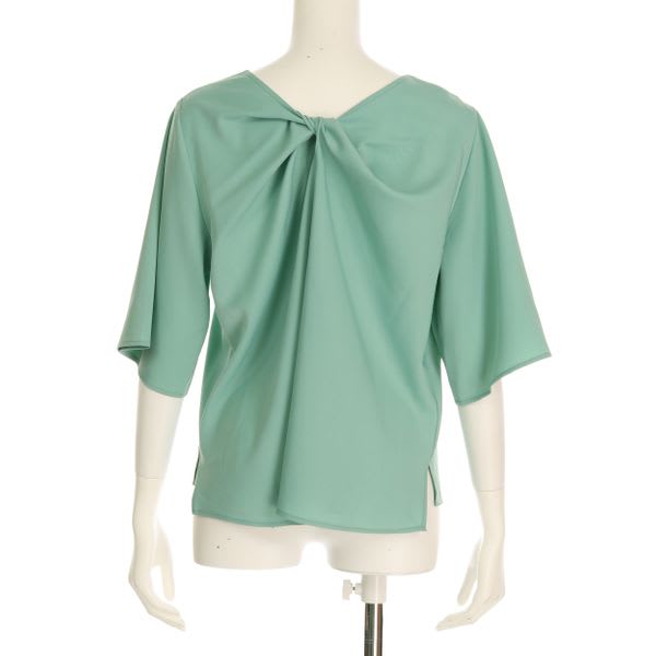 バックねじりシャツ