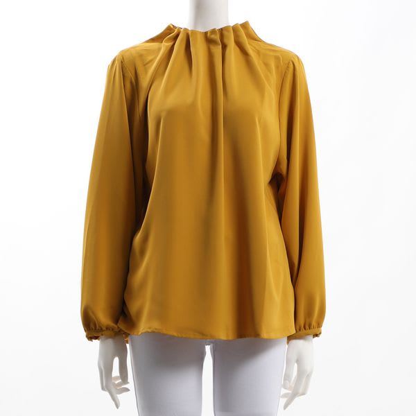 タックデザインネックブラウス