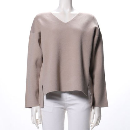 サイドスリット入りVネックニット