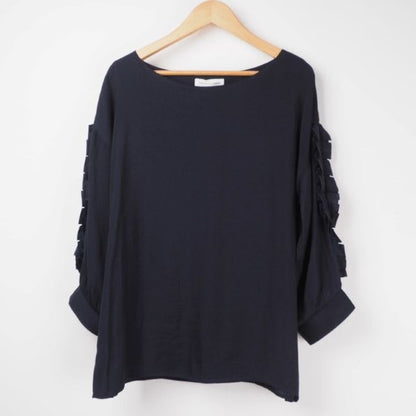 袖フリルボートネックブラウス