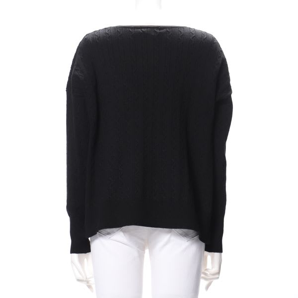 デザイン編みVネックニット